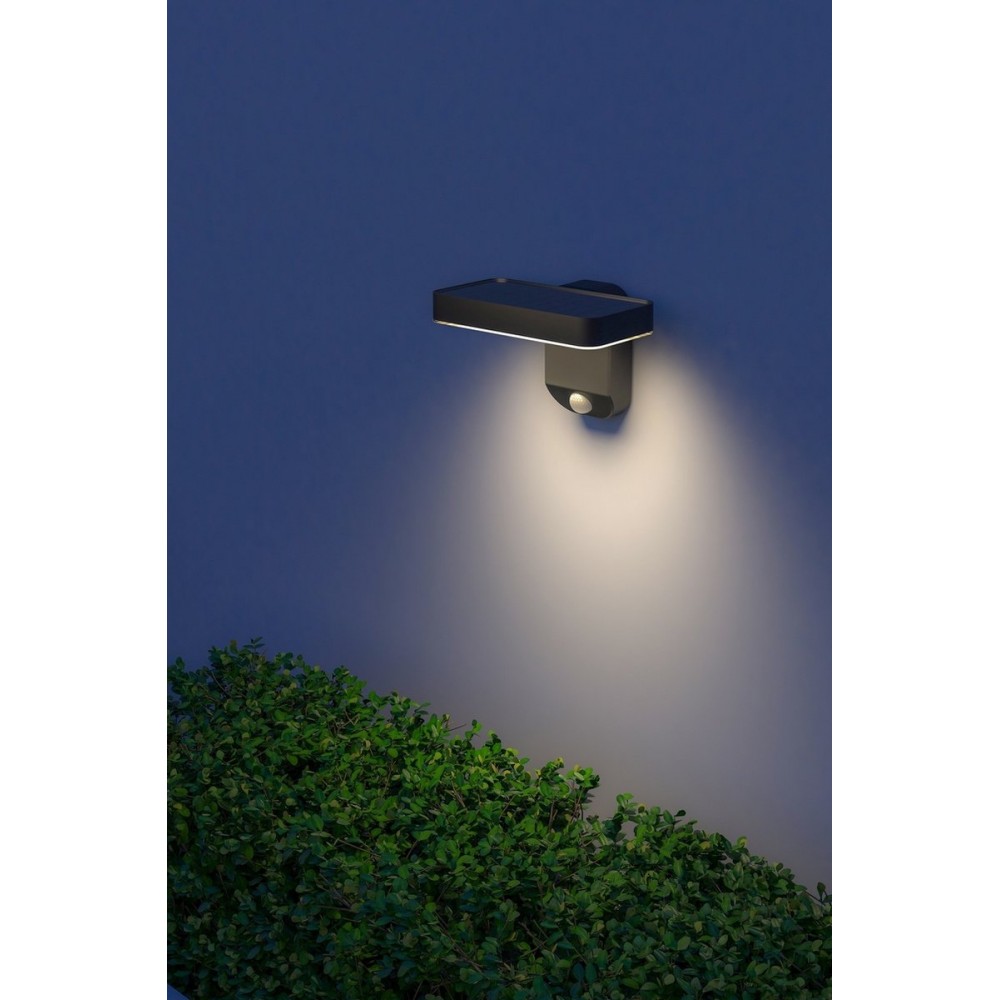 Calex Smart Outdoor Solar Buitenlamp - Slimme Wandlamp - RGB en Warm Wit - Zwart