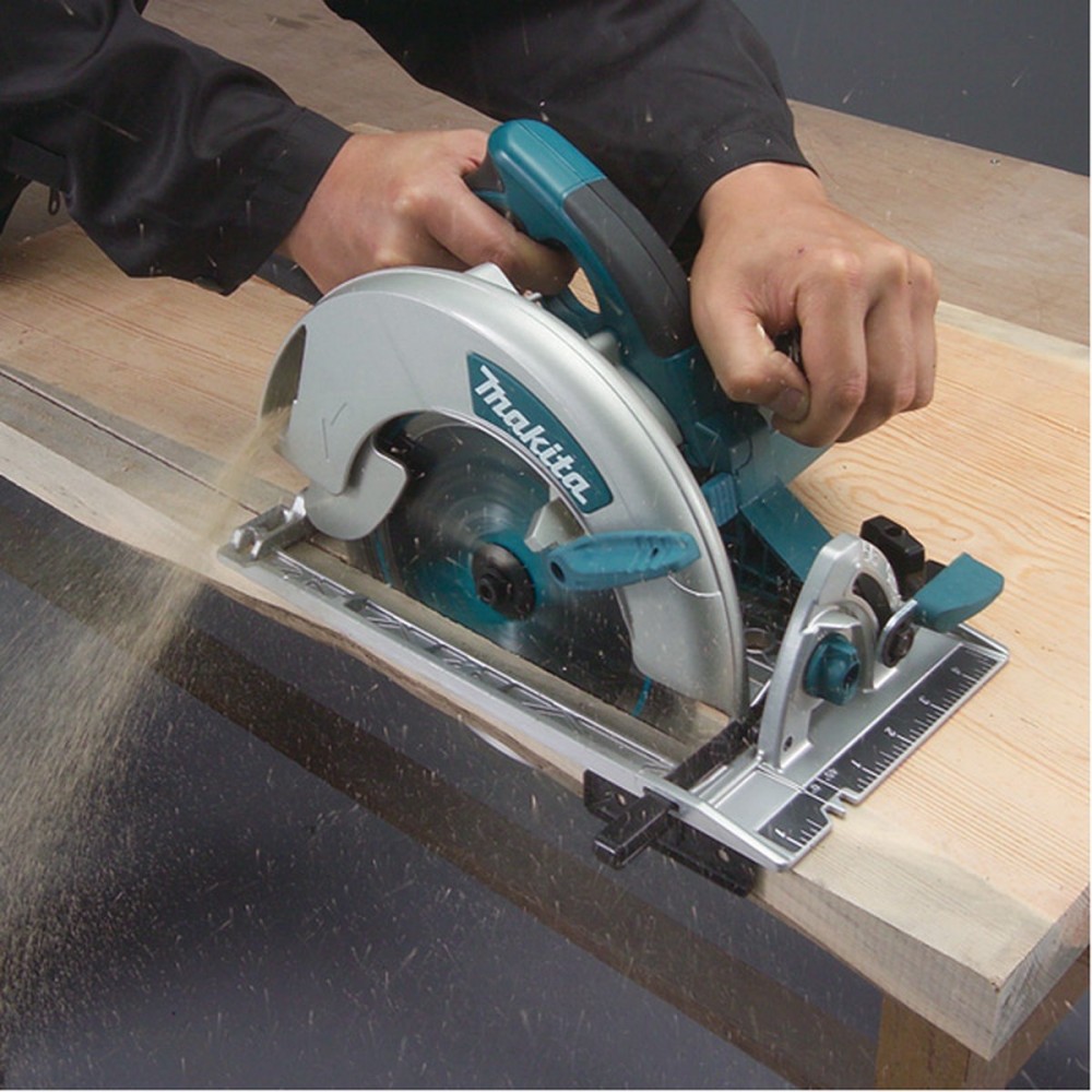 MAKITA CIRKELZAAG 1800W