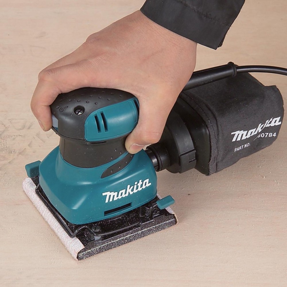 MAKITA SCHUURMACHINE