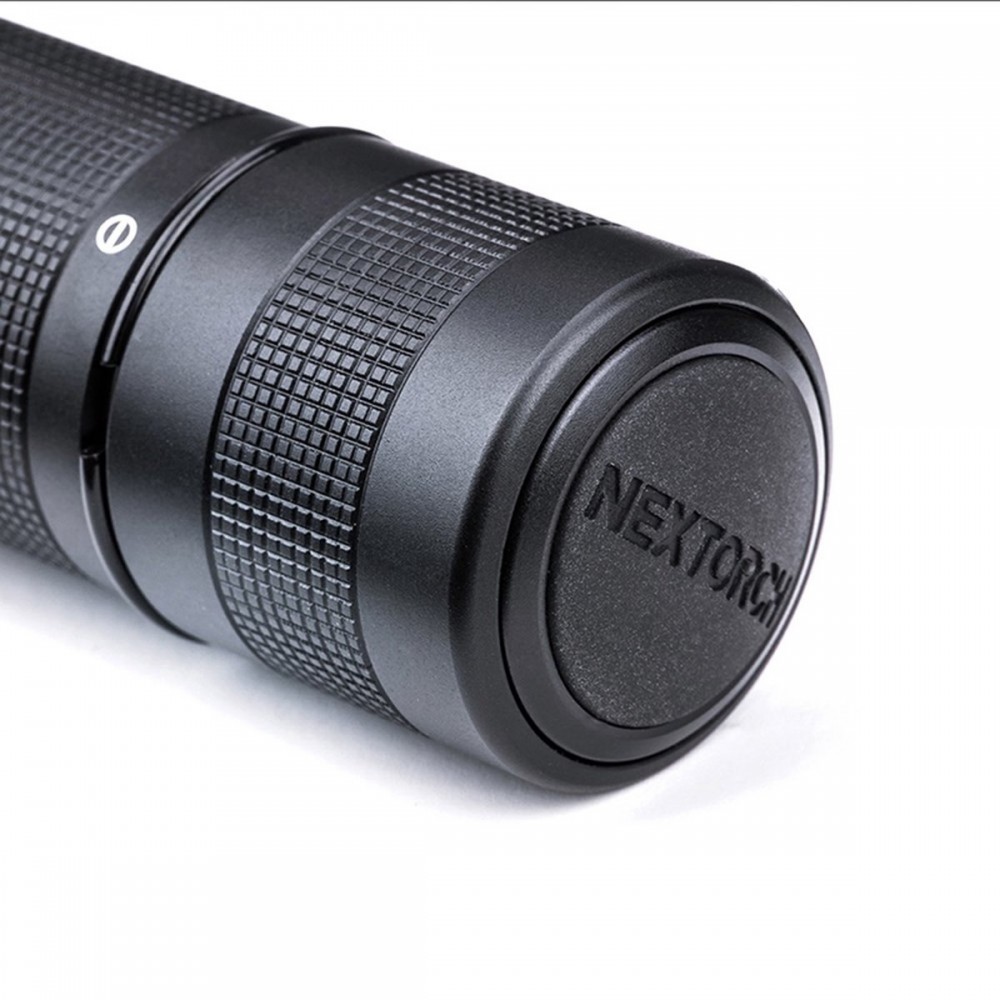 Nextorch C2 LED Zaklamp - Tot 40u Brandtijd - AA batterij - Draagband